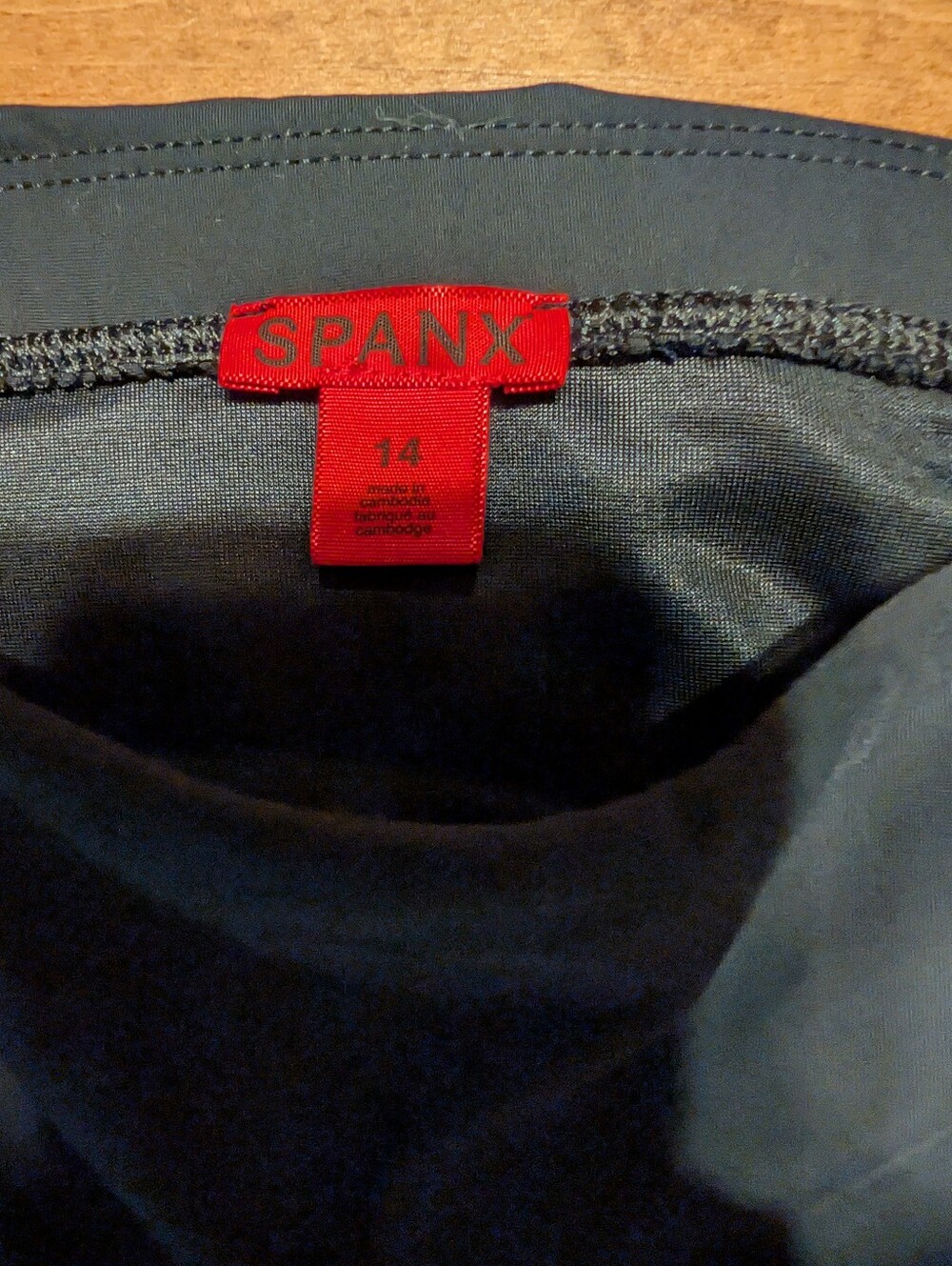 NWT SPANX Black Sculpting Skirt Size 14 - Picture 2 of 7
